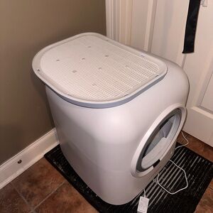 Modern White Automatic Litter Box